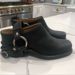 Frye Clog new